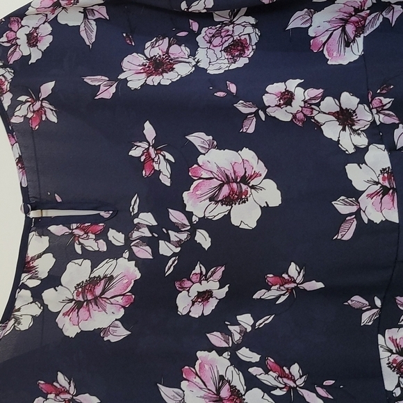 Torrid Women's Floral Top Size 3X - Picture 3 of 8